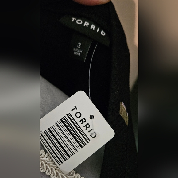 Torrid NWT Long Black Lightning Bolt Sweatshirt - Picture 3 of 4